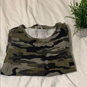 ✨2/20✨Camo T- Shirt